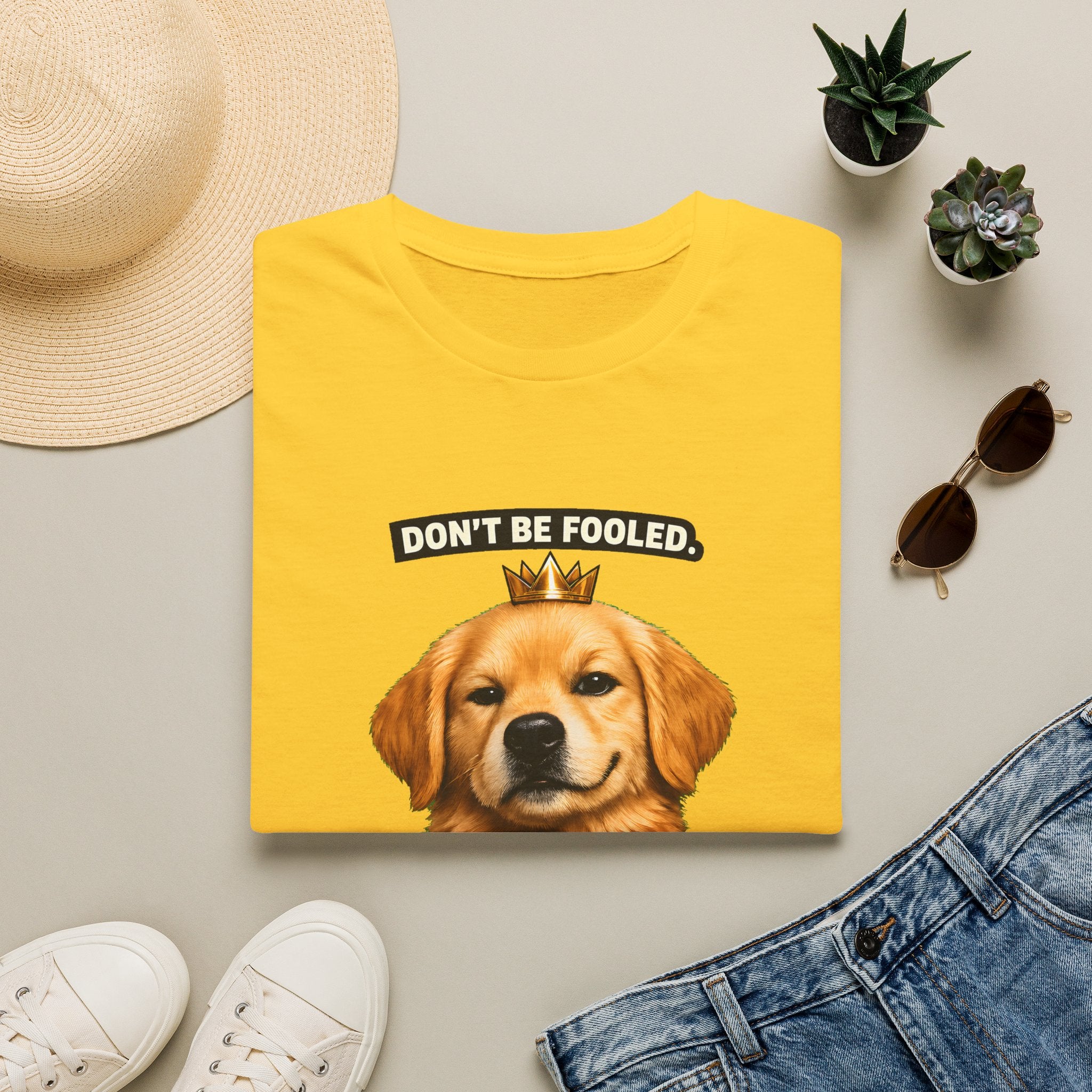 Golden Retriever 'I'm the Boss' T-Shirt | Dog Crown Design