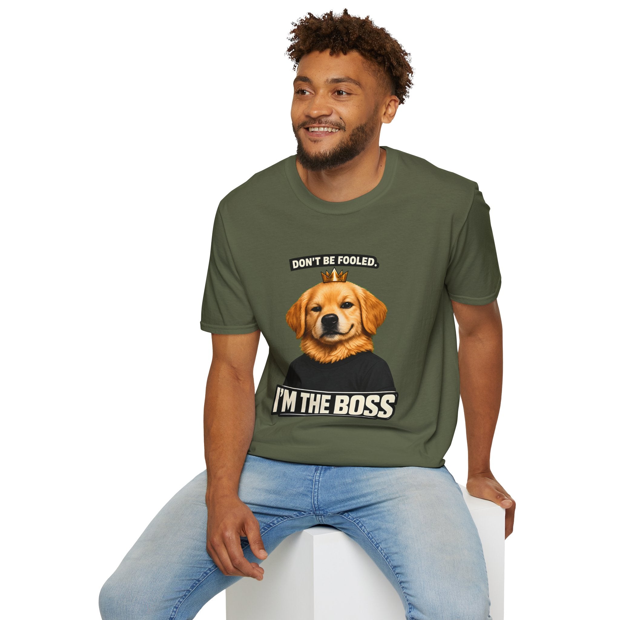 Golden Retriever 'I'm the Boss' T-Shirt | Dog Crown Design